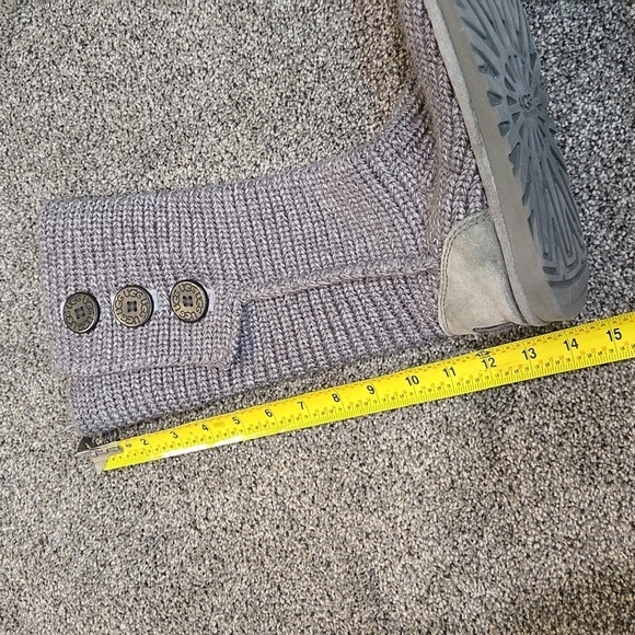 Ugg Australia Women 5819 Cardi Sweater Button boots shoes sz 6 - Picture 8 of 9